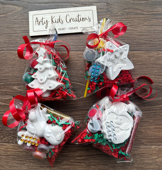 Christmas Party Bag Favours~ Paint Your Own Crafts~ Party Bags~ Xmas Eve Box ~ Craft Set~ Party Bags~ Rainy Day Activity~ Stocking Filler