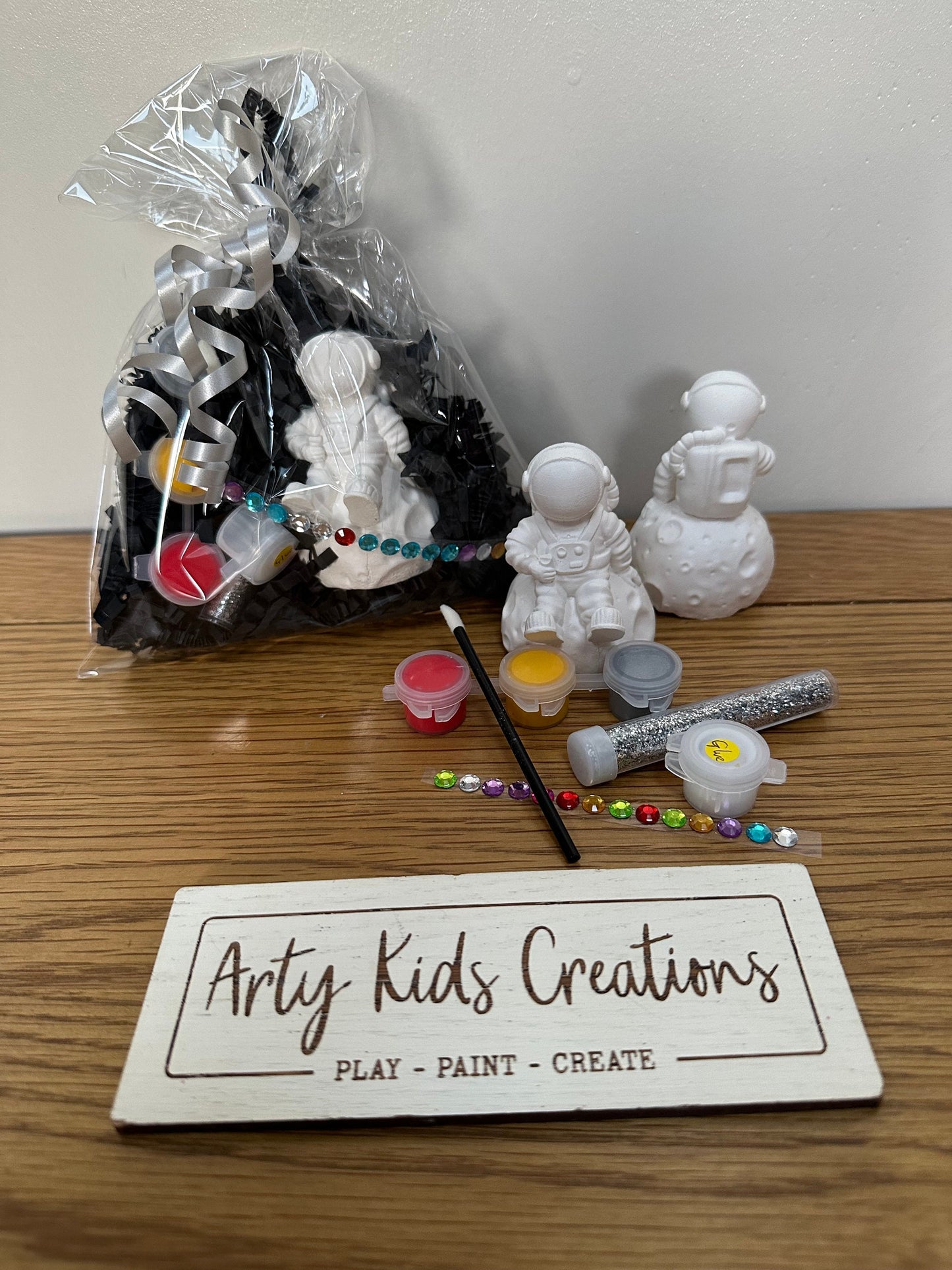 Paint Your Own Astronaut On The Moon ~ Spaceman~ Rocketman~Party Favour ~ Kids Crafts~ Freestanding~ 3d ~ Space~ Solar System